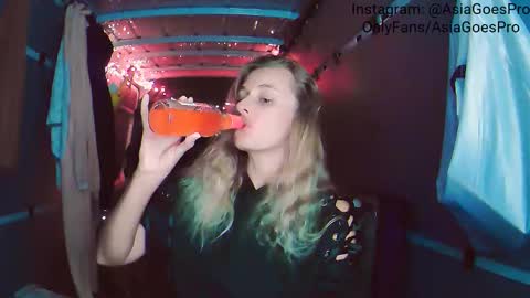 Snapshot of yoursecretgirlfriend963 chatting on December 25, 2024, 2:35 am AsiaGoesPro - On All Socials online show from December 25, 2024, 2:35 am