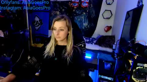 Snapshot of yoursecretgirlfriend963 chatting on January 24, 2025, 1:13 am AsiaGoesPro - On All Socials online show from January 24, 2025, 1:13 am