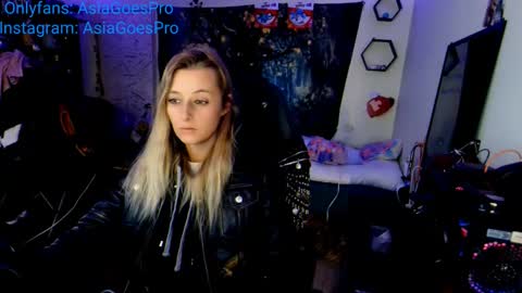 Snapshot of yoursecretgirlfriend963 chatting on January 24, 2025, 8:22 pm AsiaGoesPro - On All Socials online show from January 24, 2025, 8:22 pm