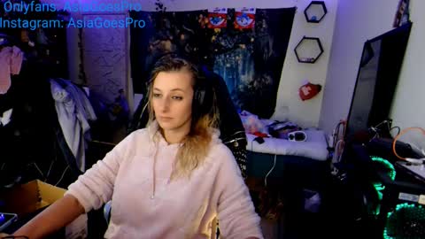 Snapshot of yoursecretgirlfriend963 chatting on January 25, 2025, 3:09 am AsiaGoesPro - On All Socials online show from January 25, 2025, 3:09 am