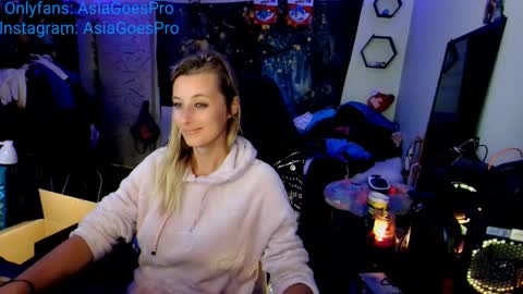 Snapshot of yoursecretgirlfriend963 chatting on February 2, 2025, 9:45 pm AsiaGoesPro - On All Socials online show from February 2, 2025, 9:45 pm