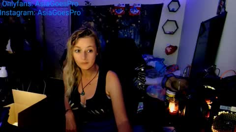 Snapshot of yoursecretgirlfriend963 chatting on February 3, 2025, 1:19 am AsiaGoesPro - On All Socials online show from February 3, 2025, 1:19 am