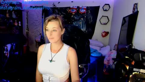 Snapshot of yoursecretgirlfriend963 chatting on February 7, 2025, 1:04 am AsiaGoesPro - On All Socials online show from February 7, 2025, 1:04 am