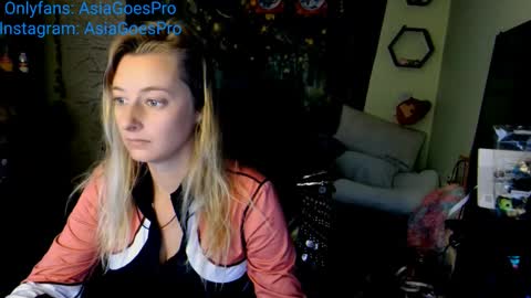 Snapshot of yoursecretgirlfriend963 chatting on February 8, 2025, 3:42 pm AsiaGoesPro - On All Socials online show from February 8, 2025, 3:42 pm