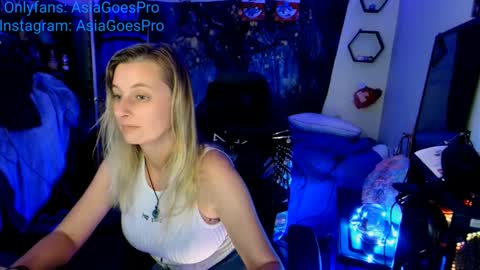 Snapshot of yoursecretgirlfriend963 chatting on February 9, 2025, 2:49 am AsiaGoesPro - On All Socials online show from February 9, 2025, 2:49 am