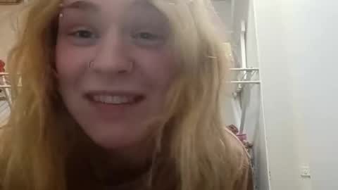 Troubledollxx online show from June 3, 2026, 3:09 am