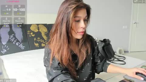 yoursoul_mila online show from April 18, 2026, 9:46 am