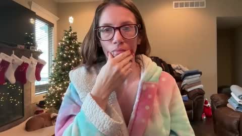 yourstrulylivy online show from December 18, 2024, 4:28 pm