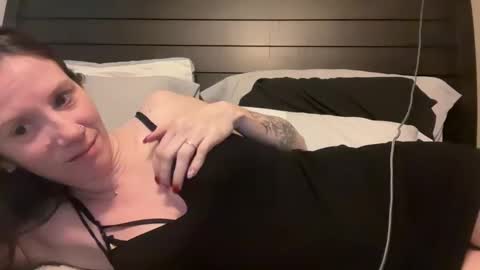 yourstrulylivy online show from December 27, 2024, 4:21 pm