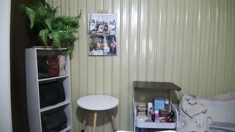 yoursubmissive_larah online show from May 11, 2026, 4:04 pm