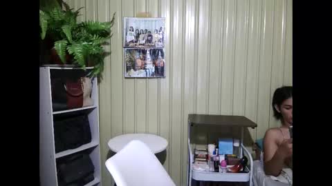 yoursubmissive_larah online show from May 12, 2026, 5:26 am