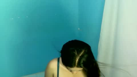 yoursweet_vanessa26 online show from September 12, 2025, 1:33 pm