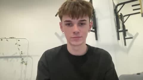 yoursweetyguy online show from November 11, 2025, 2:06 pm