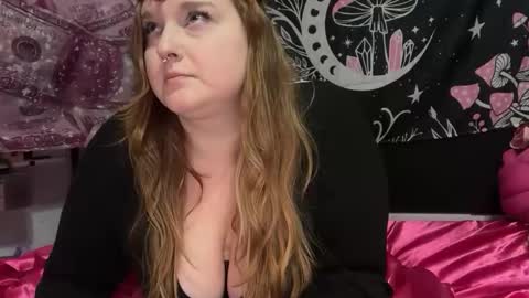 Snapshot of yourthickgingergoddess chatting on December 1, 2025, 7:02 am yourthickgingergoddess online show from December 1, 2025, 7:02 am