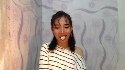 yourwife_material99 online show from April 3, 2026, 4:05 pm