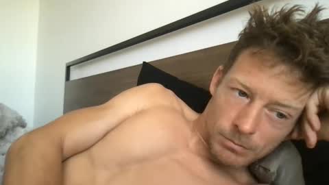 yoyoyo1221 online show from April 9, 2026, 2:33 am