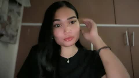 yrdrmgrl_jennie26 online show from November 30, 2025, 7:40 pm