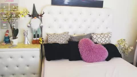 Yssabel online show from February 19, 2026, 5:36 am