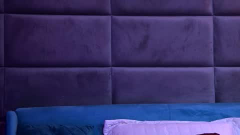 Foxie online show from November 11, 2025, 4:40 pm