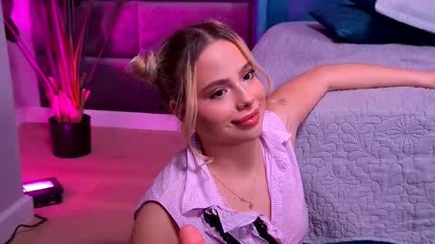 Foxie online show from December 13, 2025, 7:53 pm