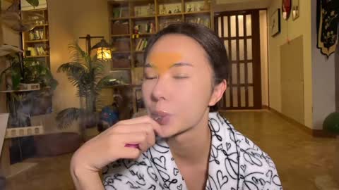 Snapshot of yuanlili chatting on December 5, 2025, 3:30 pm lili online show from December 5, 2025, 3:30 pm