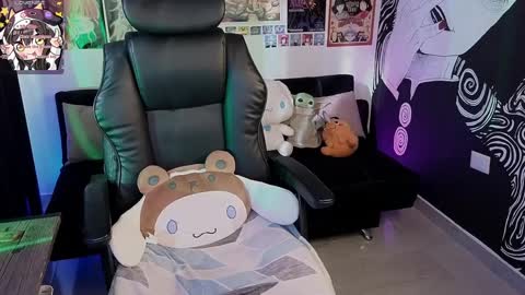    rawr   Anne Independent model      online show from September 20, 2025, 9:16 pm