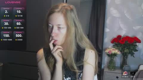 Snapshot of yuki_bloom chatting on October 20, 2025, 7:42 am yuki_bloom online show from October 20, 2025, 7:42 am