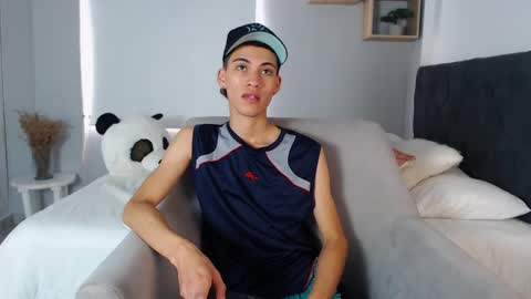 yulian_vasquez online show from March 11, 2025, 6:30 pm