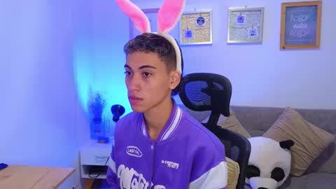 yulian_vasquez online show from December 18, 2025, 12:22 pm