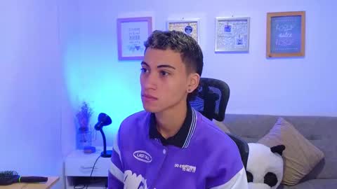 yulian_vasquez online show from December 19, 2025, 12:12 pm