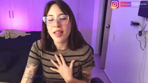 Yulienne online show from November 9, 2025, 1:37 am