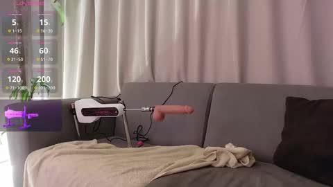 yuliethpetite online show from October 21, 2025, 11:44 am