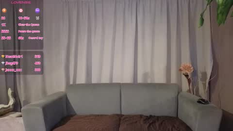 yuliethpetite online show from February 27, 2026, 11:32 am