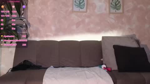 yuliethpetite online show from March 20, 2026, 11:26 am