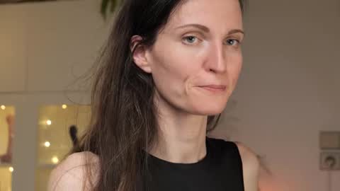 yulla dao online show from February 16, 2025, 7:49 pm