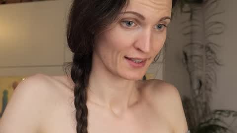 yulla dao online show from February 25, 2025, 4:53 pm