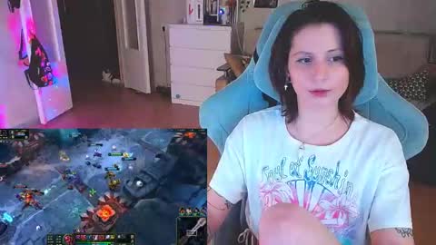 Snapshot of yum_neko_chan chatting on January 21, 2025, 11:13 pm Kris online show from January 21, 2025, 11:13 pm