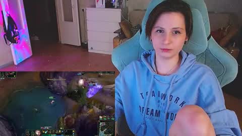 Snapshot of yum_neko_chan chatting on February 13, 2025, 8:24 pm Kris online show from February 13, 2025, 8:24 pm