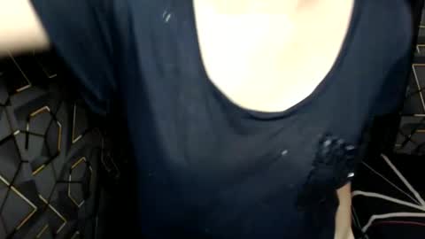 Snapshot of yumi_white chatting on June 6, 2026, 7:35 am yumi online show from June 6, 2026, 7:35 am