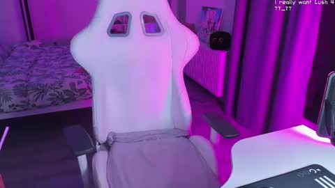 Snapshot of yumi_youkai chatting on February 10, 2025, 3:21 pm Yumi 3 online show from February 10, 2025, 3:21 pm