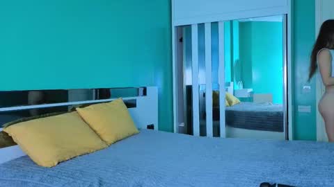 Yumi online show from December 15, 2025, 7:12 am