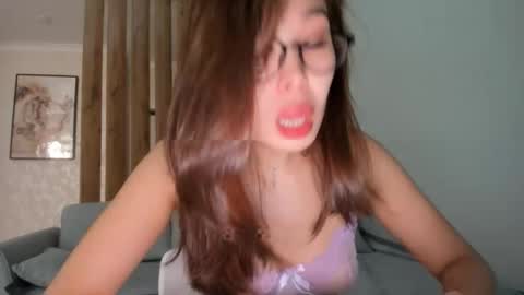 Yumi online show from December 5, 2025, 6:33 am