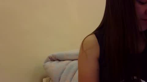 yummyclaya online show from December 4, 2025, 2:26 pm