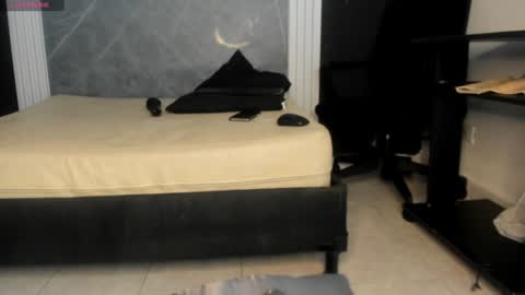 Snapshot of yummyduo chatting on January 5, 2025, 4:59 pm Yummyduo online show from January 5, 2025, 4:59 pm