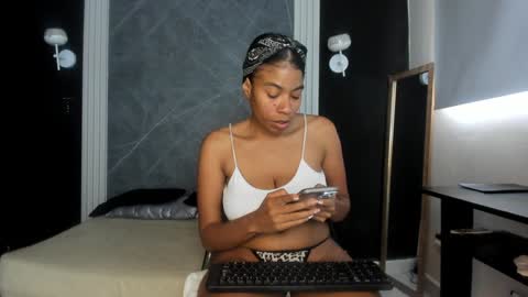 Snapshot of yummyduo chatting on January 19, 2025, 2:59 pm Yummyduo online show from January 19, 2025, 2:59 pm