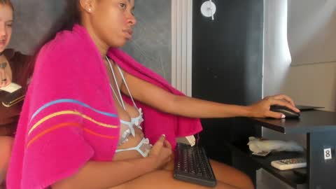 Snapshot of yummyduo chatting on January 25, 2025, 8:10 pm Yummyduo online show from January 25, 2025, 8:10 pm