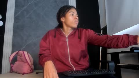 Snapshot of yummyduo chatting on February 17, 2025, 11:55 am Yummyduo online show from February 17, 2025, 11:55 am