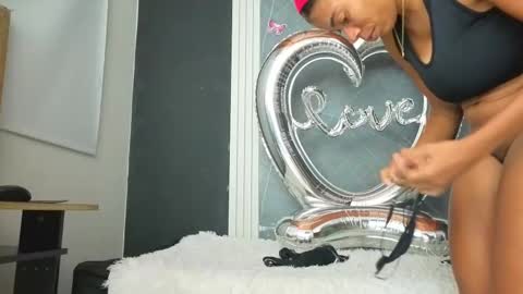 Snapshot of yummyduo chatting on February 18, 2026, 11:06 am Yummyduo online show from February 18, 2026, 11:06 am