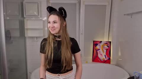 Snapshot of yummyemiily chatting on February 5, 2026, 5:17 pm Emily online show from February 5, 2026, 5:17 pm