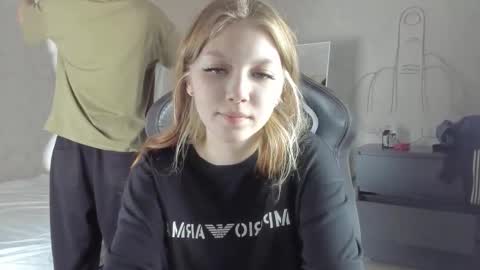 yunarosee online show from September 15, 2025, 4:29 pm